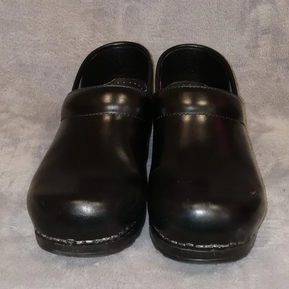 0804 Sanita Leather Clogs - Picture 2 of 8